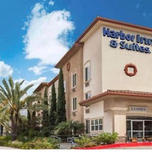 Harbor Inn & Suites